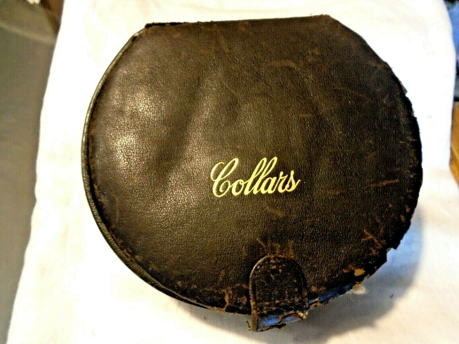 Antique Black Leather Collar Box W/ 5 Starched Detachable Collars