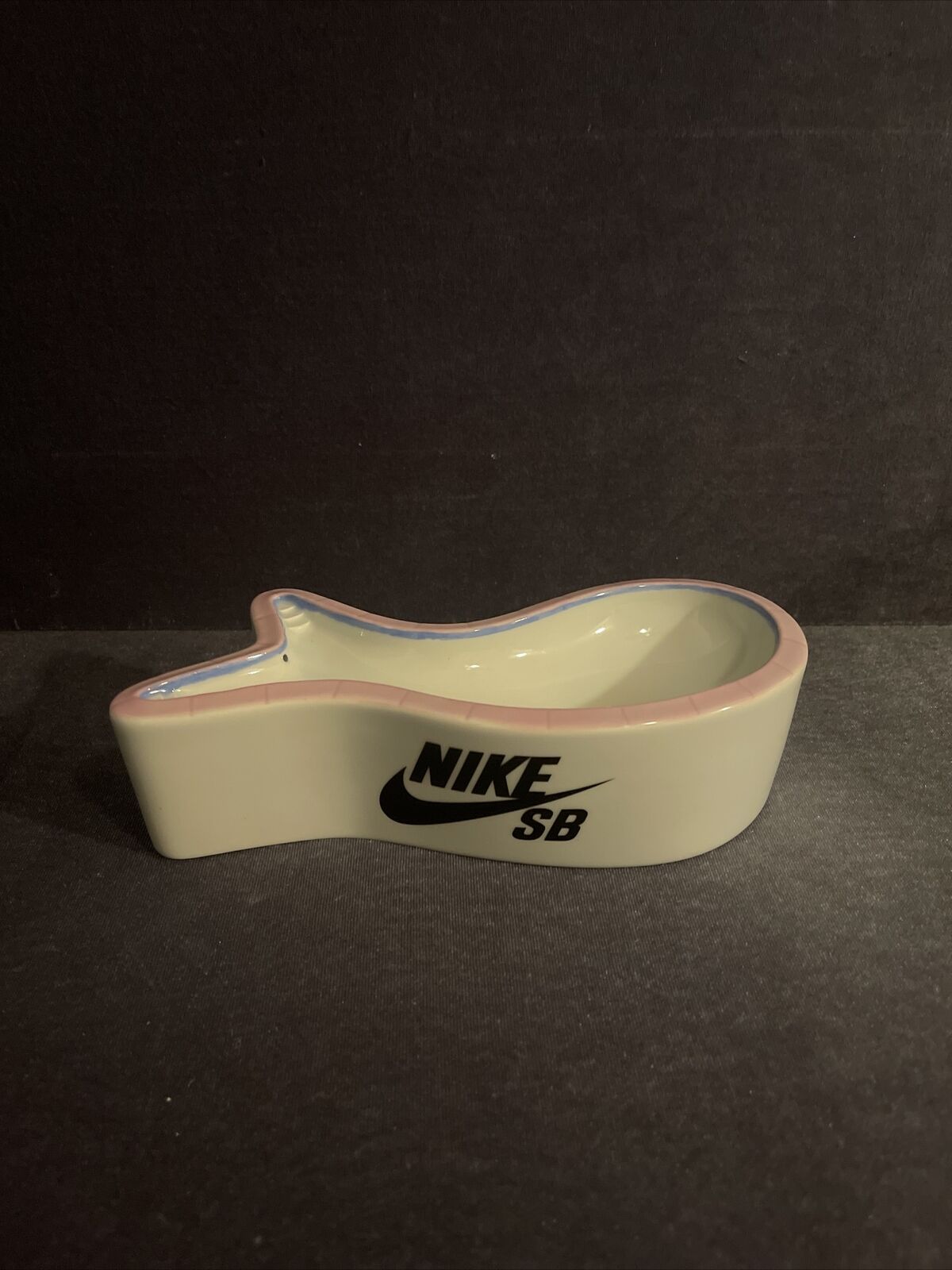 Nike Sb Pink Motel 2015 Pool Ceramic Ashtry Limited Edition