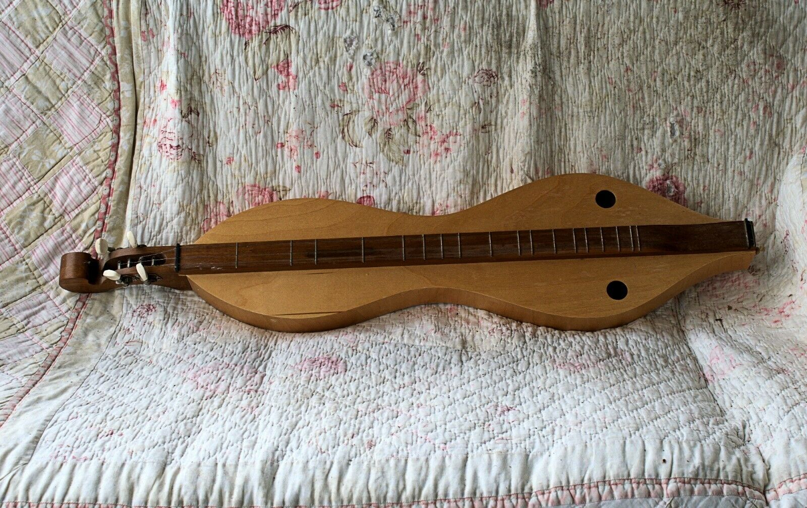 Appalachian Mountain Dulcimer. Used. Includes A Case.  For Beginner And Up.