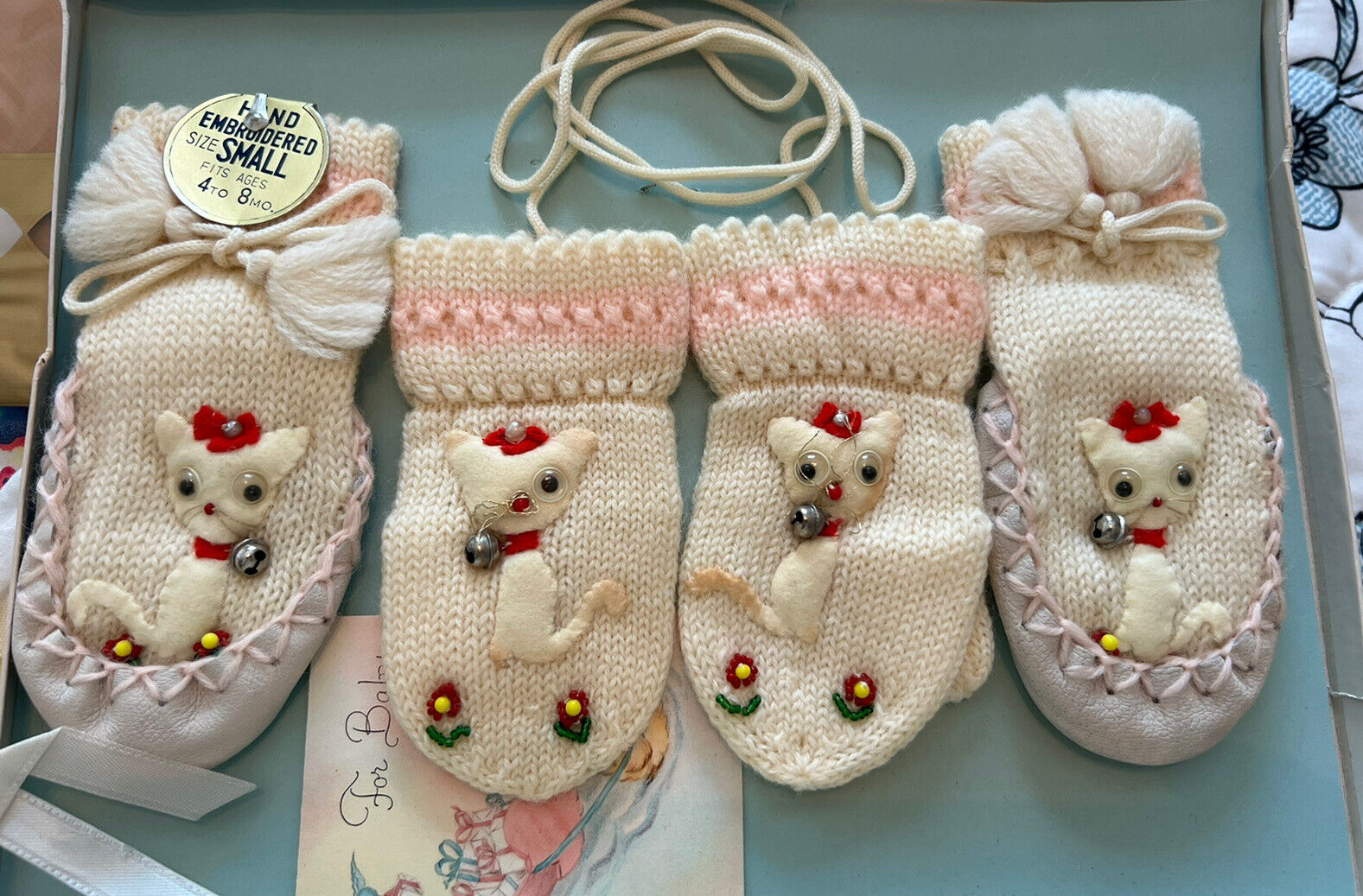 Vintage Embroidered Kittens Cat  Mittens Booties Boots Set Infant 4-8 Months