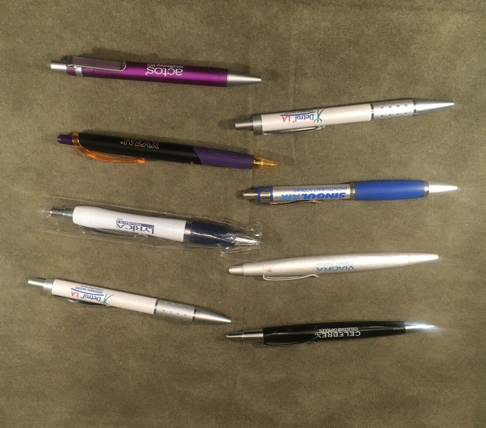 Lot Of 8 Assorted Pharmaceutical Drug Rep Pens Click Style