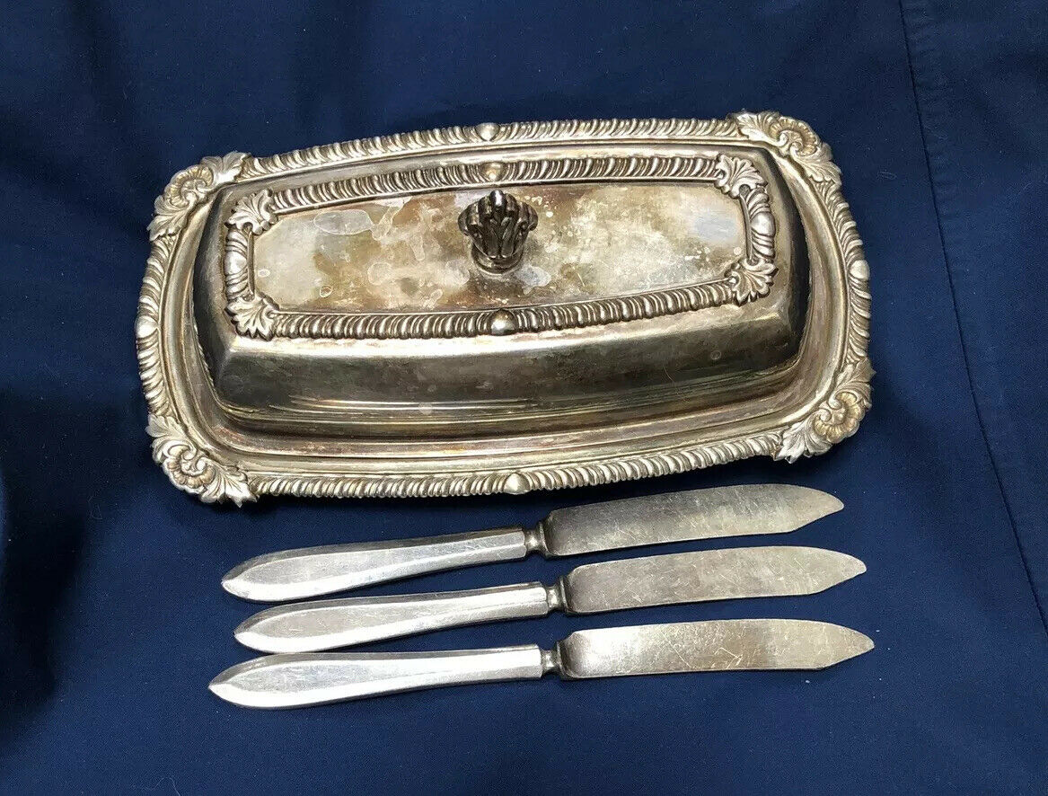 Oneida Silver Plate Butter Dish With Glass Insert And 3 Butter Spreaders
