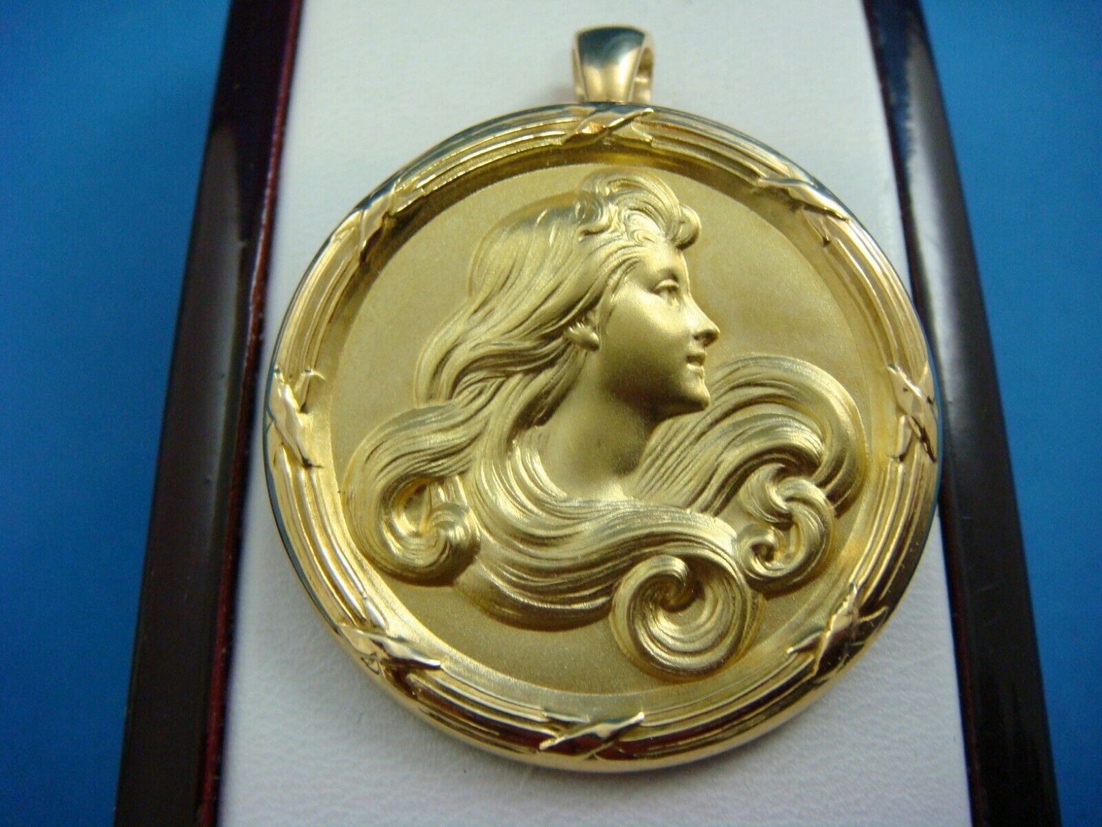 Art Nouveau French 18k Gold "bijou Medaille" Circle Pendant-brooch, 11.4 Grams
