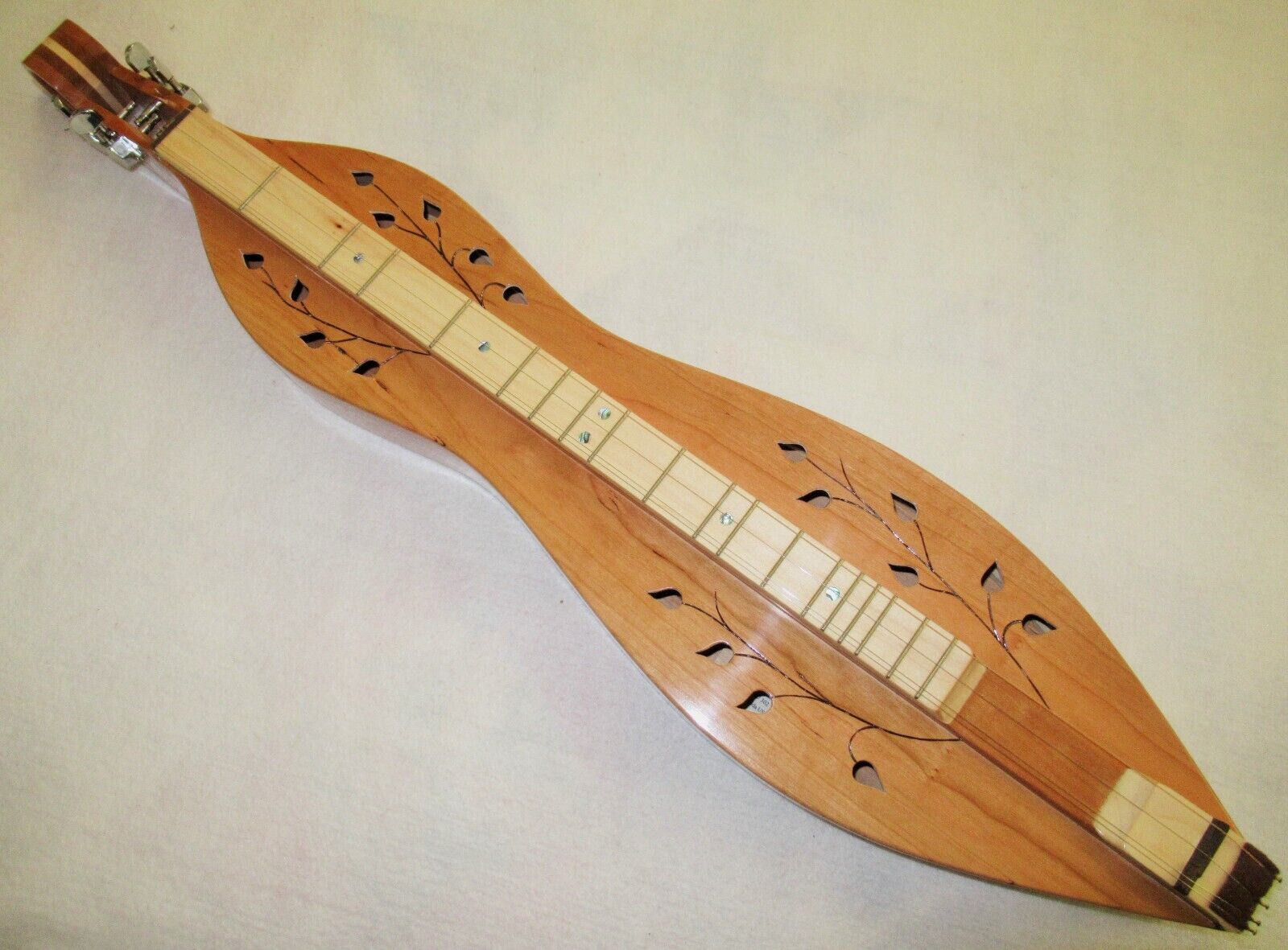 Maze Hourglass Mountain Dulcimer Made Usa Leaves Sound Holes Cherry Solid Wood