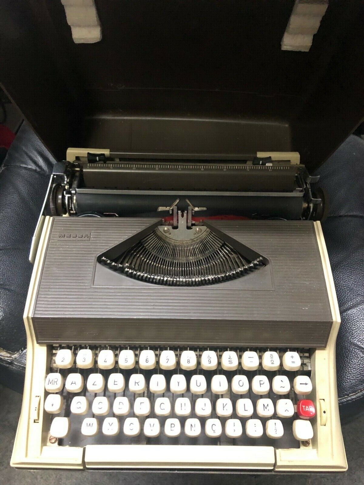 Messa Vintage Typewriter